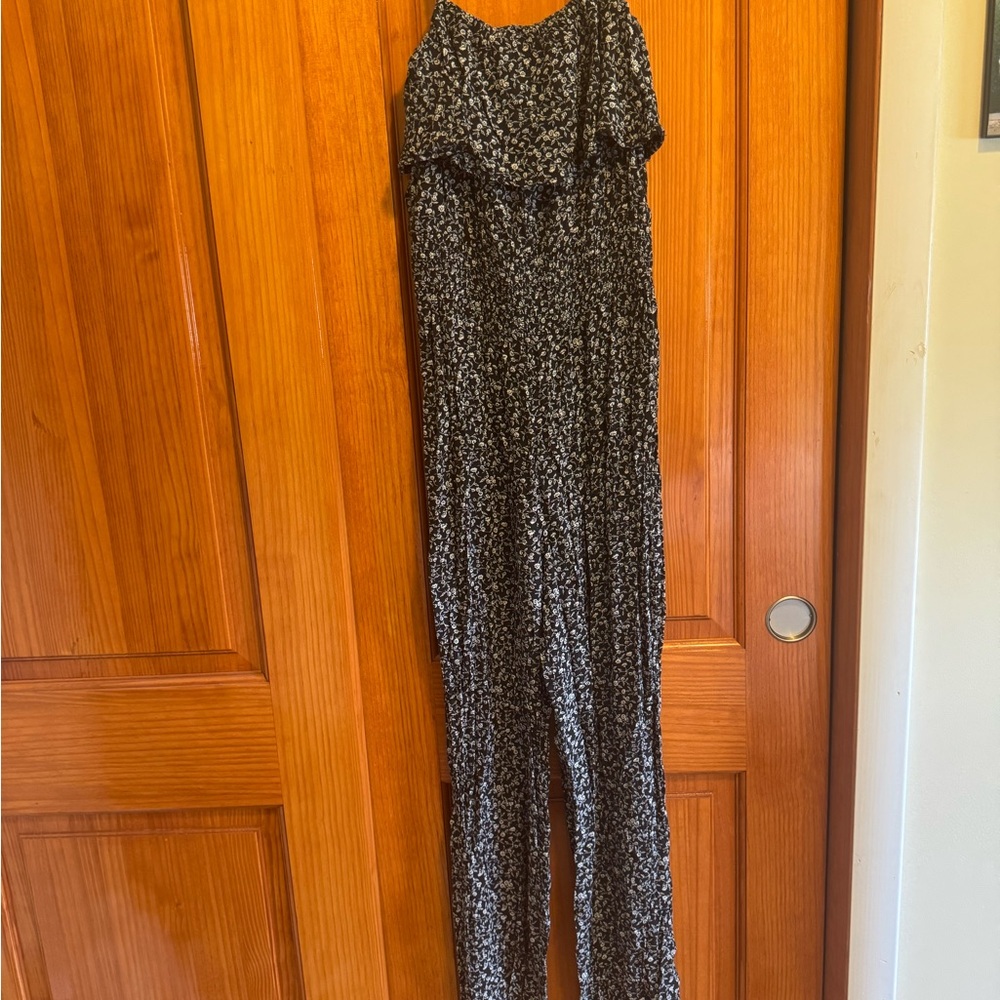 American Eagle Black and White Floral Women's Jumpsuit